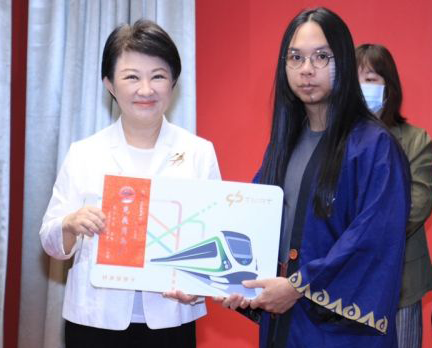 '오타쿠가 세상을 구한다'…지하철 평생 무료이용권 얻게 된 사연