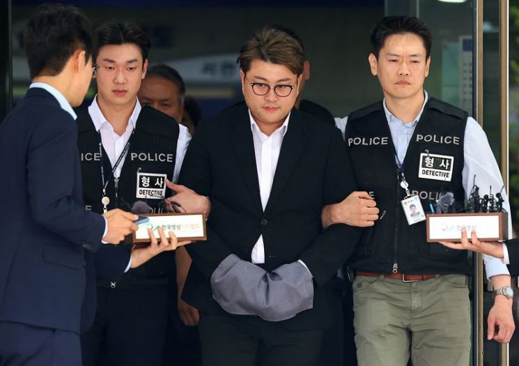 '음주 뺑소니' 김호중, 재판行…정작 '음주운전' 혐의는 피해