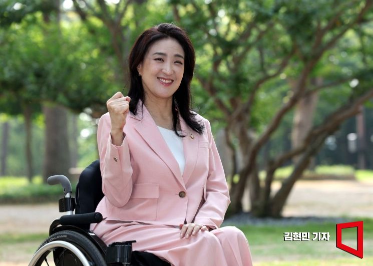 10日，国民力量党议员 Choi Boyoon 在国会接受《亚洲经济》采访。照片由记者 Kim Hyunmin 提供 kimhyun81@
