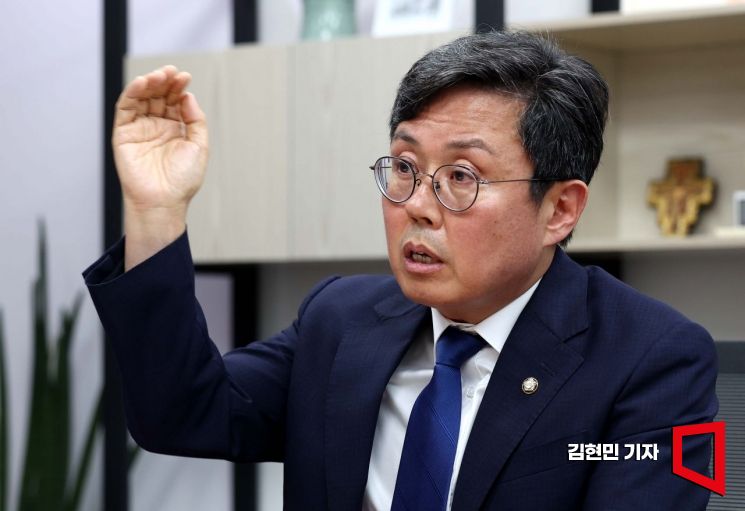 안도걸 더불어민주당 의원이 12일 국회에서 아시아경제와 인터뷰하고 있다. 사진=김현민 기자 kimhyun81@