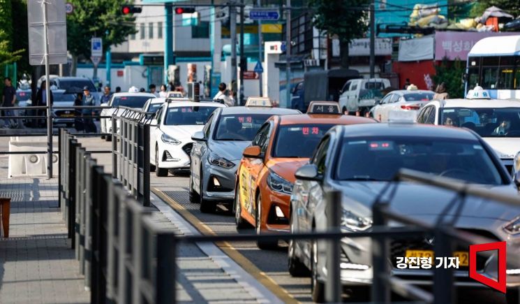 택시 배회영업 수수료 금지법..."택시 잡기 더 어려워질수도" - 뉴스 썸네일 이미지
