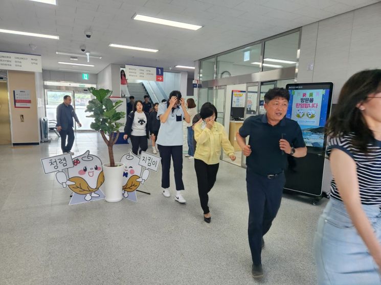 자체 소방훈련 모습. [이미지제공=의령교육지원청]