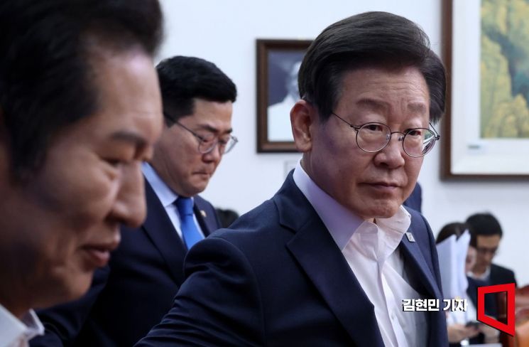 [포토] 최고위 참석하는 이재명 대표