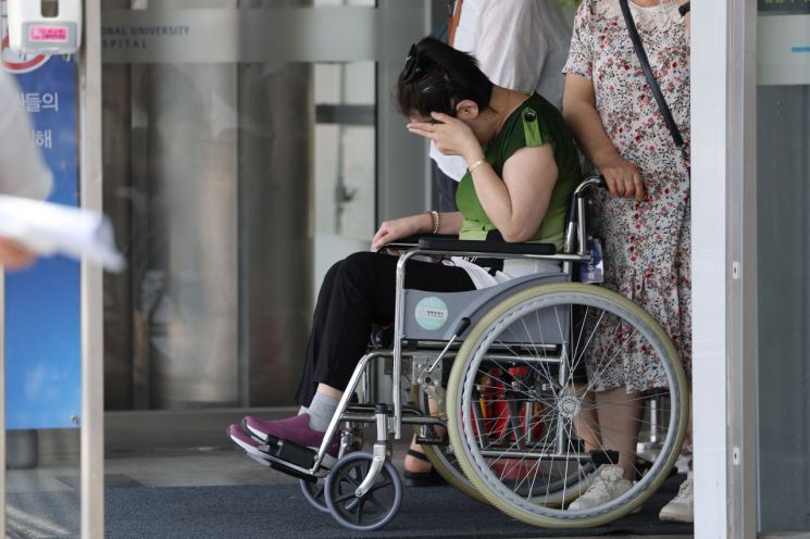 "의사 1% 늘어난다고 누가 죽거나 의료가 망하나"…휴직불참 교수 일침