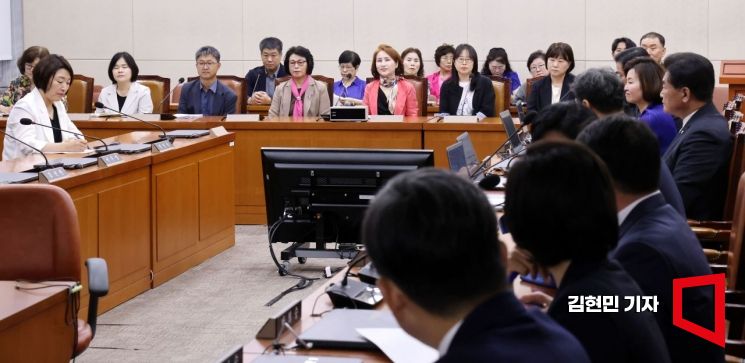 [포토] '의사 집단휴진 개시'…환자단체 만난 보건복지위 야당 의원들