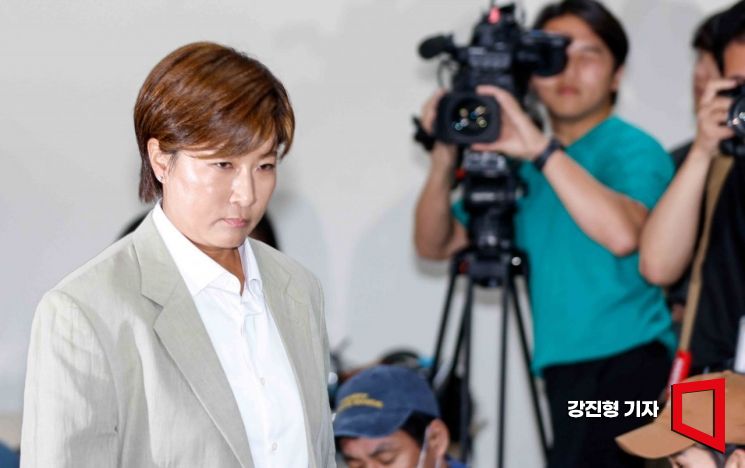[포토] 기자회견장 들어서는 박세리