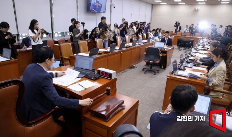 [포토] 국회 보건복지위, 국민의힘 불참