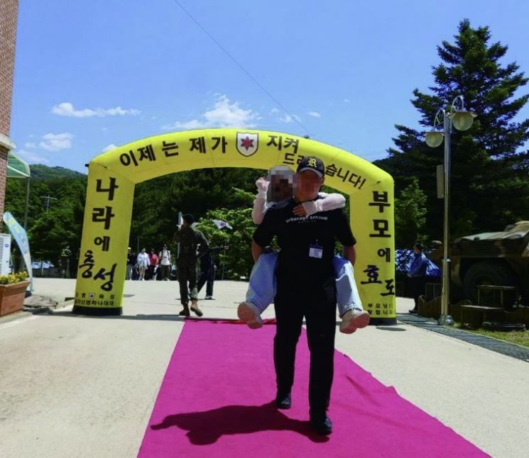"훈련병 중 우리 아들만 없어…누가 책임지나" 어머니의 절규