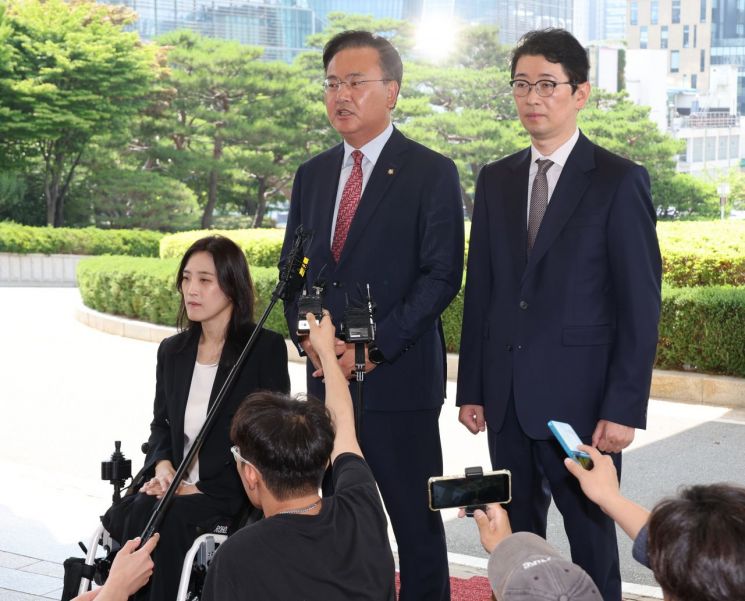 국민의힘 "이재명 재판 신속하게 처리해야…민주당, 사법부 무릎 꿇리려해" 