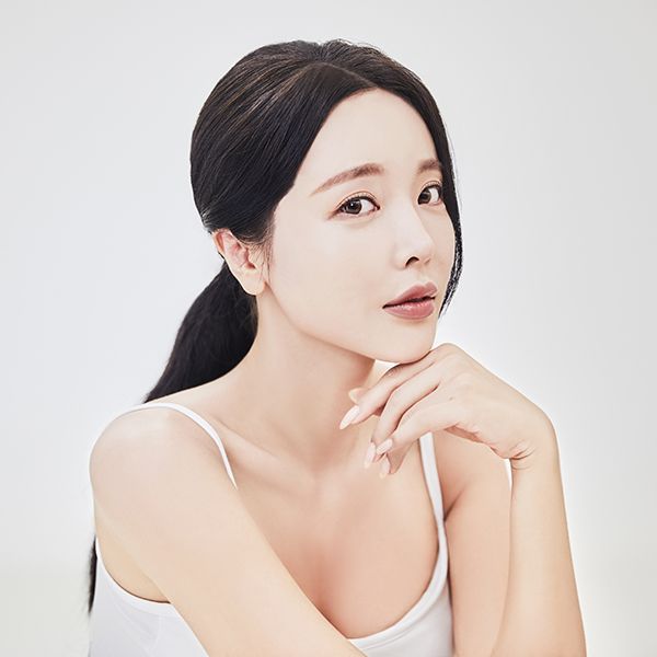 [단독]홍진영 화장품 ‘시크블랑코’ 상장 준비 박차…주관사 계약 체결