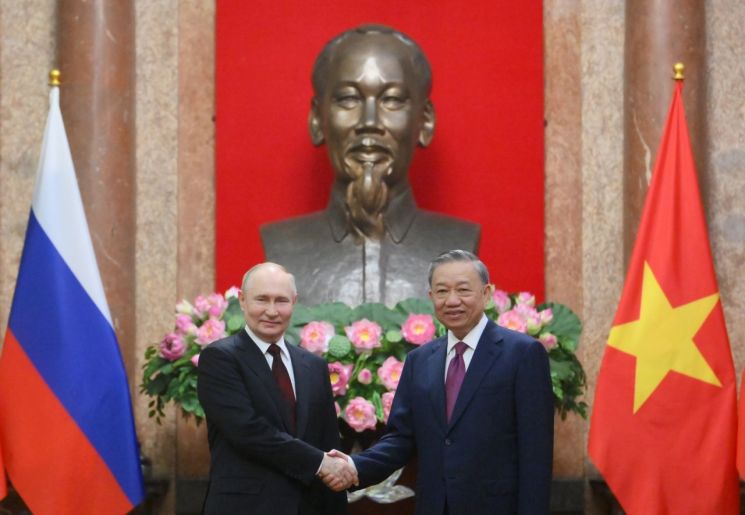 푸틴-베트남 주석 회담…"서로 적대국과는 동맹·조약 안맺는다"