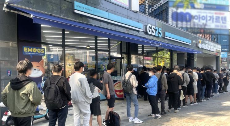 손 잡으면 매출 '쑥쑥'…편의점, 이색 컬래버 전성시대