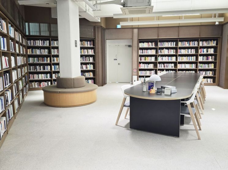 금천구립가산도서관 책과 휴식 있는 열린 공간 새단장