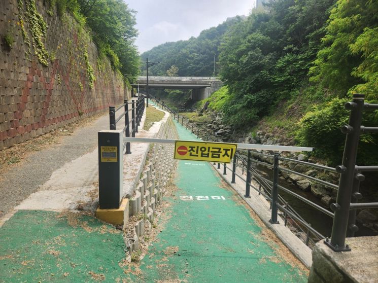 용인 기흥구 청덕동 발안천에 호우시 시민 출입을 막기 위한 차단시설. [사진제공=용인시]