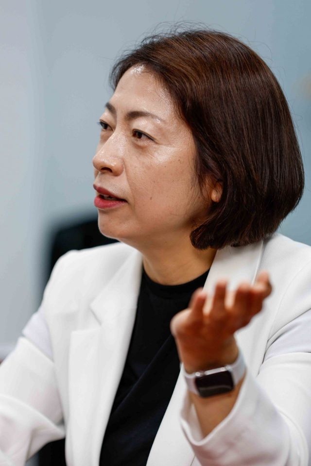 황정아 더불어민주당 의원은 24일 서울 여의도 국회의원회관에서 진행한 아시아경제 파워K-우먼 인터뷰에서 "수없이 반복할 각오로 끈기 있게 도전하라"며 "나 스스로 먼저 내 일을 사랑해야 한다"고 말했다. 사진=강진형 기자aymsdream@