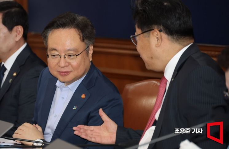 [포토] 대화하는 조규홍 복지부 장관
