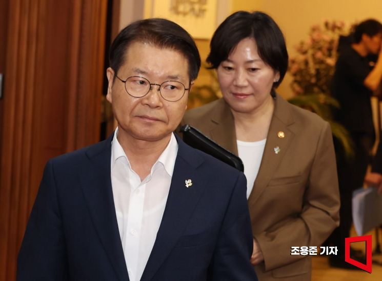 [포토] 국무회의 참석하는 이정식 고용노동부장관