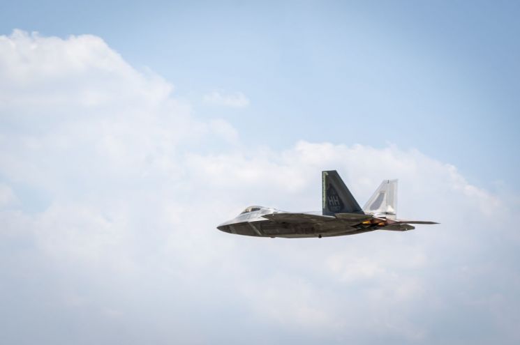 세계 최강 F-22 랩터… 한반도서 연합훈련[양낙규의 Defence photo]