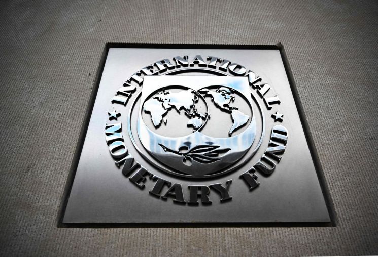 IMF "美 적자·對中 무역정책 세계 경제 위협"