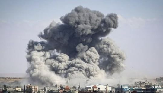 이스라엘 공격으로 검은 연기가 치솟고 있는 가자지구.[이미지출처=연합뉴스]
