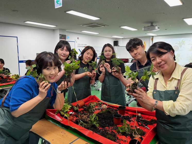 푸본현대생명, ‘이끼볼 제작’ ESG 자원봉사활동 펼쳐