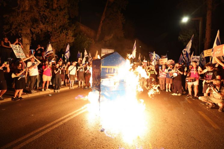 들끓는 이스라엘 반전시위…네타냐후 입지 '흔들'
