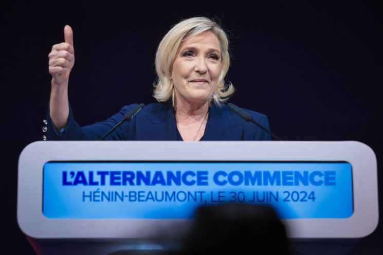 프랑스 총선, 극우 RN 33%로 1위…마크롱 범여권 참패