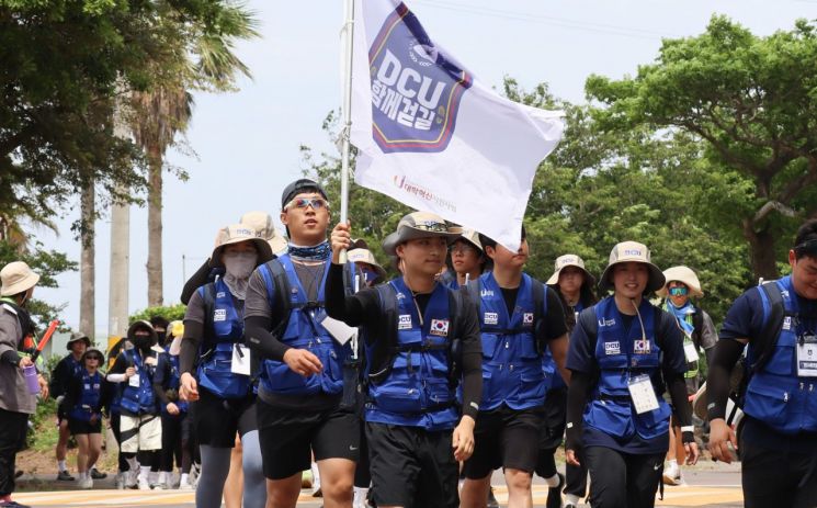 ‘DCU와 함께 걷길’ 국토대장정에 나선 대구가톨릭대 학생들.