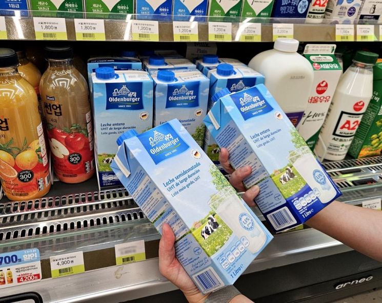 BGF리테일이 운영하는 편의점 CU는 해외 직소싱을 통해 독일 유제품 브랜드 올덴버거의 멸균 우유 2종을 선보인다. [사진제공=BGF리테일]