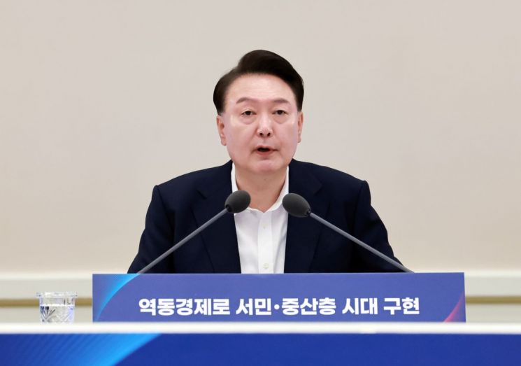 尹 "25조원 소상공인 대책…저금리 대환대출 중저신용자까지 확대"