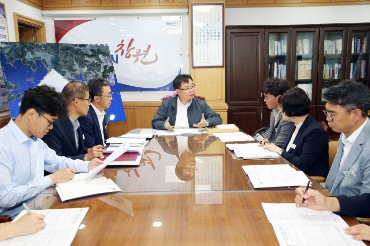 창원특례시는 3일 시청 집무실에서 홍남표 시장 주재로 ‘2024년 상반기 공약추진상황 점검회의’를 개최했다.