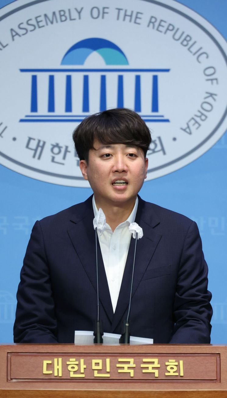 "이 상황서 이렇게 변명, 말미잘이 더 잘하겠다"…이준석, 대통령실 해명 '성토'