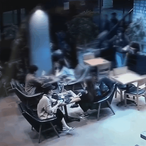 강남 한 카페에서 한 손님이 '식빵테러'를 당해 논란이 일고 있다. [이미지출처=인스타그램]