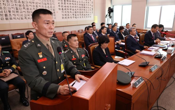 임성근 전 해병대 1사단장이 지난달 21일 오전 국회 법제사법위원회에서 열린 '순직 해병 진상규명 방해 및 사건은폐 등의 진상규명을 위한 특별검사 임명법'(채상병특검법)에 대한 입법청문회에서 증인선서 거부 소명을 하는 모습 [이미지출처=연합뉴스]