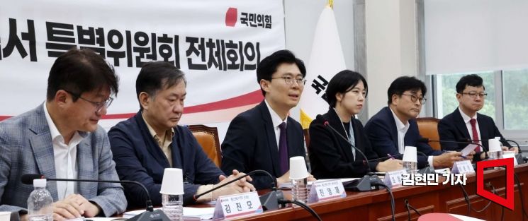 [포토] 총선백서특위 발언하는 조정훈 위원장