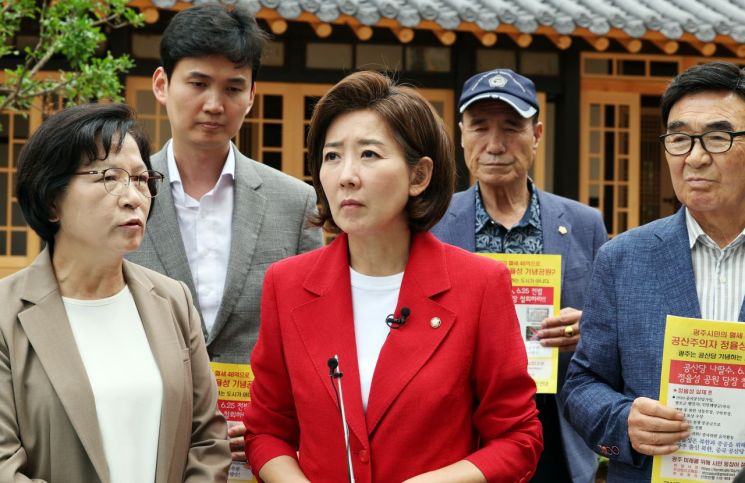 나경원 "韓 '김여사 문자무시'는 비대위원장 직무 해태…사과해야"