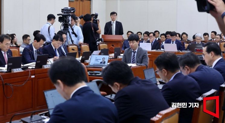 [포토] 이창용 총재, 기재위 업무보고