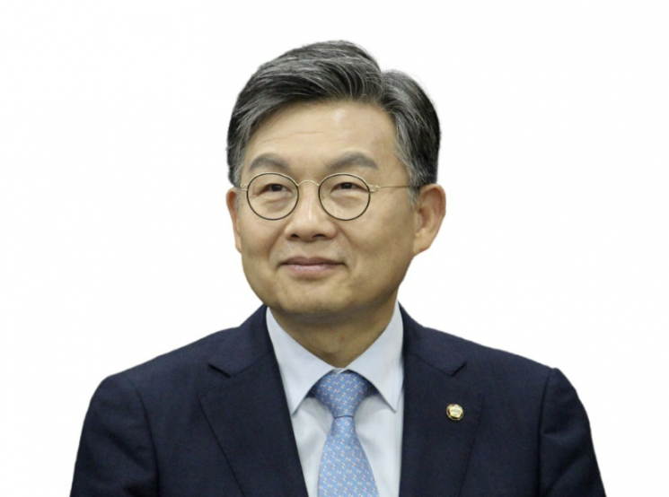 의대 증원 찬성했다고…국회의원 아들 청첩장에 도 넘은 악플테러