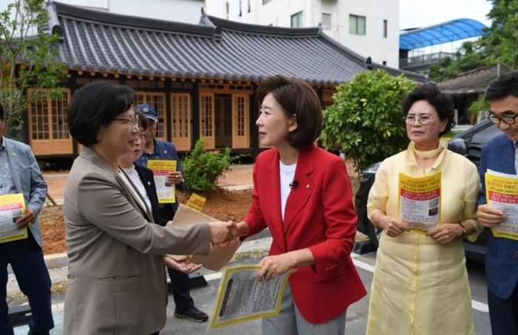 나경원 "정율성 공원 철회해야"…강기정 "이념 갈라치기 안타까워"