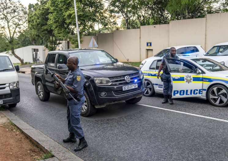 伊 최대 마피아 '은드랑게타' 은신처서 1946억원 압수