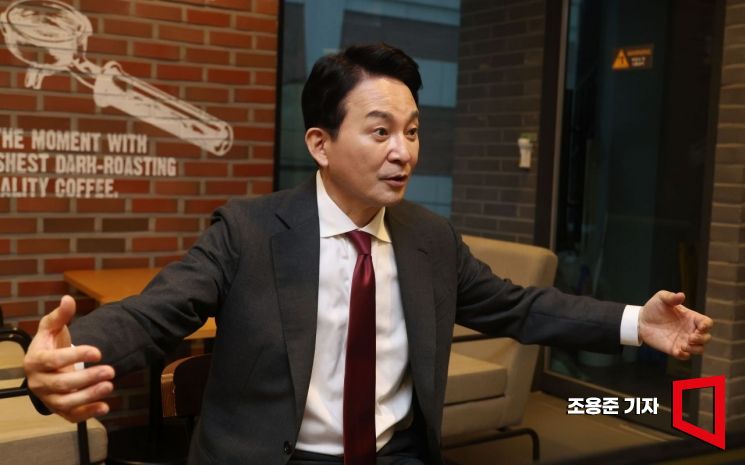 원희룡 국민의힘 당대표 후보가 서울 광화문에서 아시아경제와 인터뷰를 하고 있다. 사진=조용준 기자 jun21@