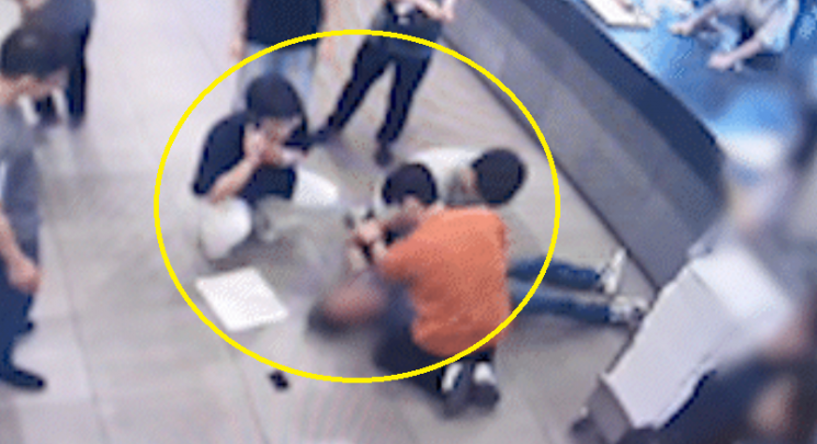 식당서 쓰러진 50대에 응급조치…"중앙대 선행 3인방 찾습니다"