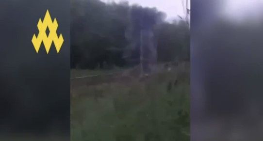 우크라이나 무장단체 아테쉬(ATEШ)는 지난 5일 러시아 중부도시 예카테린부르크 일대를 지나가는 철도 선로를 폭파했다며 폭발 장면이 담긴 영상을 공개했다. 단체는 이 철도를 통해 북한의 탄약이 러시아의 전장으로 운송됐다고 주장했다. [이미지출처=아테쉬 텔레그램]