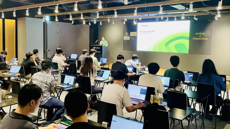 카카오엔터프라이즈는 11일 삼성동에 위치한 카카오 강남오피스에서 '엔비디아 X 카카오클라우드 원데이 AI 개발자 부트캠프'를 성황리에 개최했다. [사진=카카오엔터프라이즈]