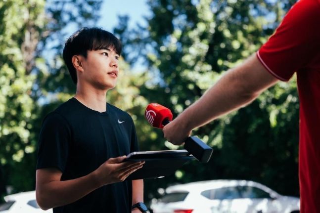 헝가리빙상경기연맹과 인터뷰하는 김민석. [이미지출처=헝가리빙상경기연맹 홈페이지·연합뉴스]