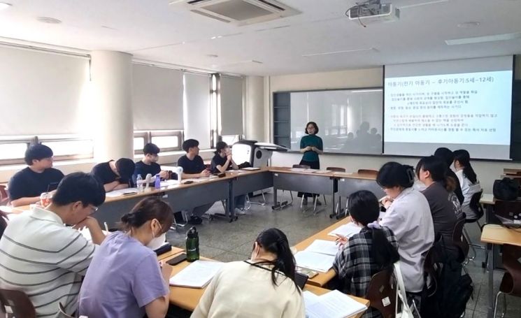 신라대 문헌정보학과 ‘독서심리상담사 자격 과정’.