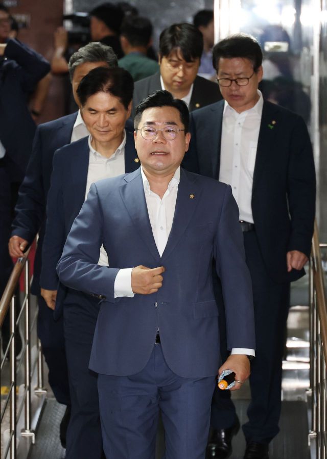 민주당, 노란봉투법 등 7개 법안 당론 채택…"국정원법, 추가 논의 필요"