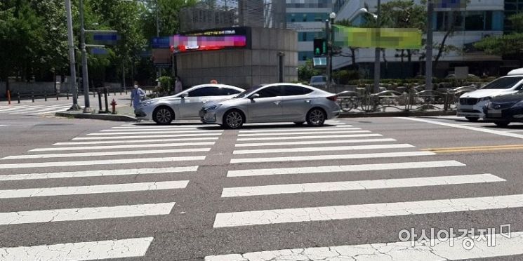 유튜브 틀고 과속…일가족 사망케한 20대 공무원 '금고 10개월'