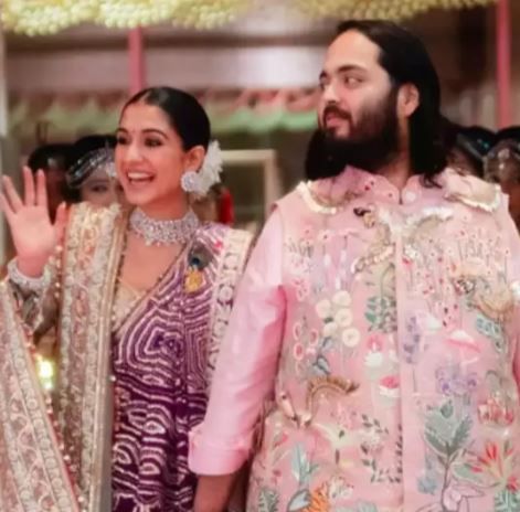 이번 결혼식의 주역인 아난티 암바니(오른쪽)와 라디카 머천트 [이미지출처=타임스 오브 인디아 캡처]