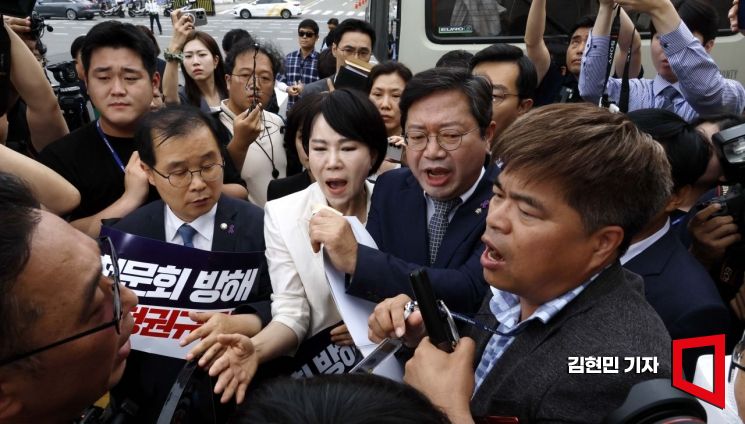 [포토] 대통령실 향하는 야당 법사위원들